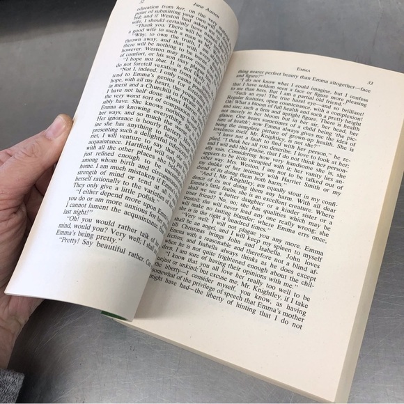 Emma by: Jane Austin, paperback book - Picture 6 of 8